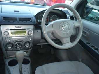 2002 Mazda Demio Pictures