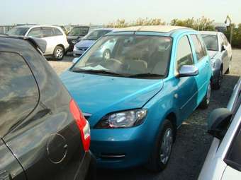 2002 Mazda Demio Pics