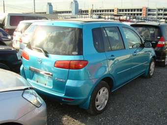 2002 Mazda Demio Photos