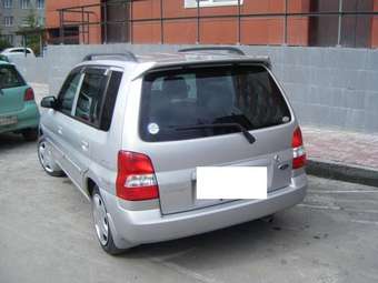 2002 Mazda Demio Photos