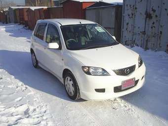 2002 Mazda Demio Photos
