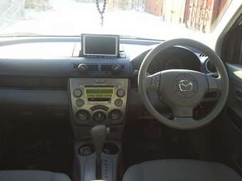 2002 Mazda Demio Photos