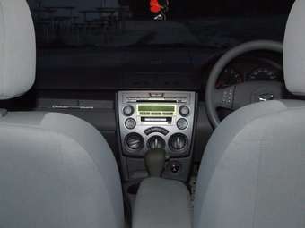 2002 Mazda Demio Pictures