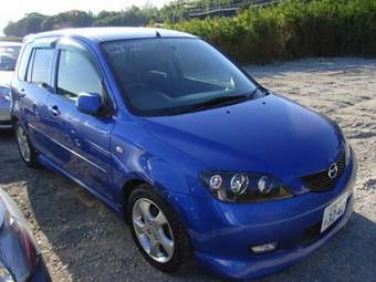 2002 Mazda Demio Photos