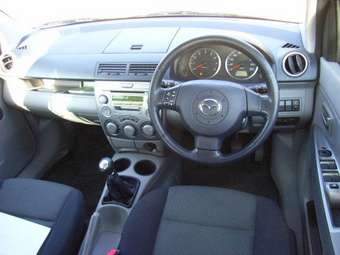 2002 Mazda Demio Pictures