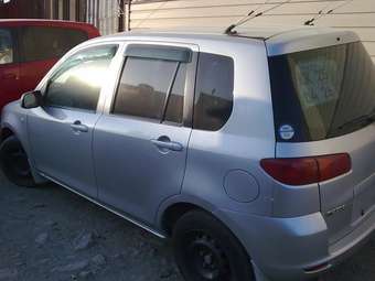 2002 Mazda Demio Pictures