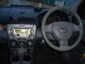 2002 Mazda Demio Pictures