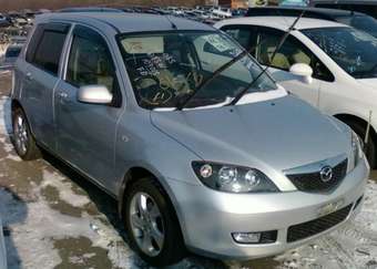 2002 Mazda Demio Pictures