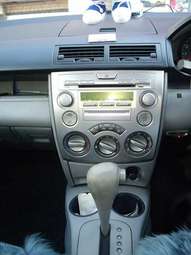 2002 Mazda Demio Pictures