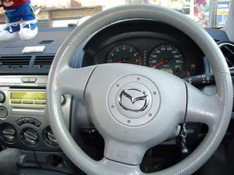 2002 Mazda Demio Photos