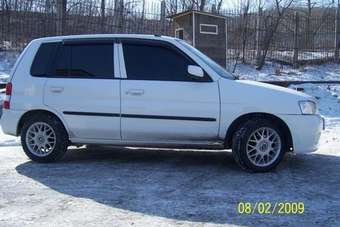 2002 Mazda Demio Pics