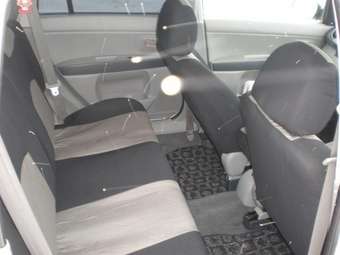 2002 Mazda Demio Pictures