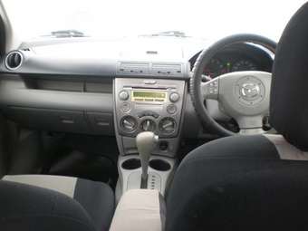 2002 Mazda Demio Pics