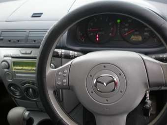 2002 Mazda Demio Pictures