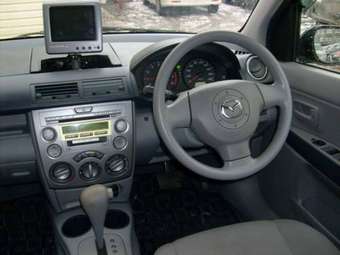 2002 Mazda Demio Images