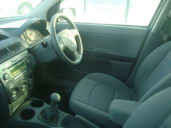 2002 Mazda Demio Pictures