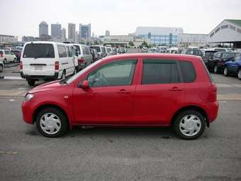 2002 Mazda Demio Pictures