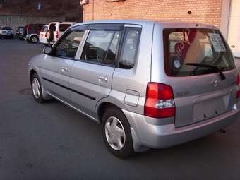 2002 Mazda Demio Images