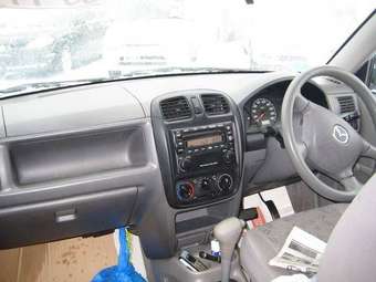 2002 Mazda Demio Photos