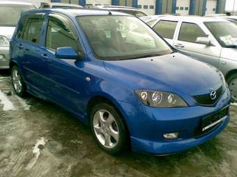 2002 Mazda Demio Photos