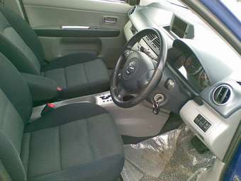 2002 Mazda Demio Photos