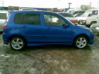 2002 Mazda Demio Images