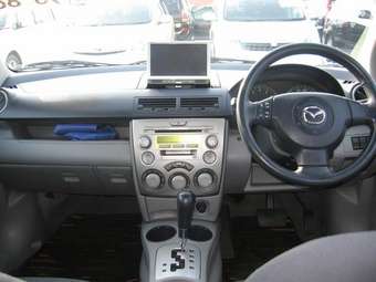 2002 Mazda Demio Photos
