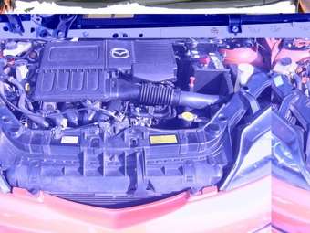 2002 Mazda Demio Photos
