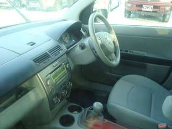 2002 Mazda Demio Pictures
