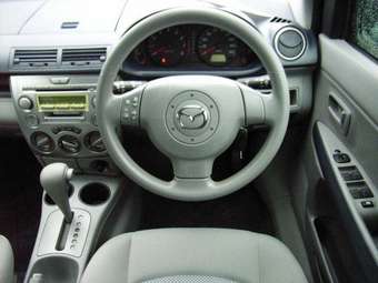 2002 Mazda Demio Photos