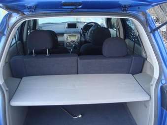 2002 Mazda Demio Pictures