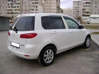 2002 Mazda Demio Pictures