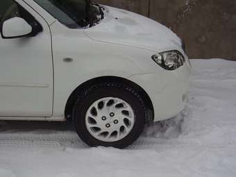 2002 Mazda Demio Photos