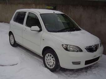 2002 Mazda Demio Pics