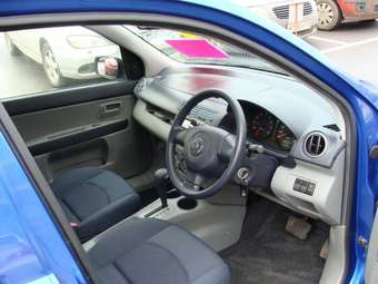 2002 Mazda Demio Pictures