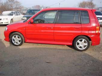 2002 Mazda Demio Photos