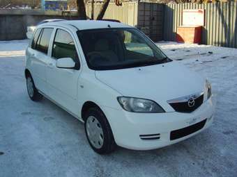 2002 Mazda Demio Pictures