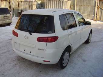 2002 Mazda Demio Photos
