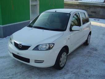 2002 Mazda Demio Photos