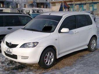 2002 Mazda Demio Pictures