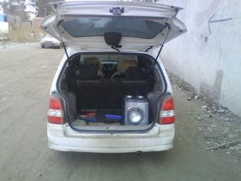 2002 Mazda Demio Pictures