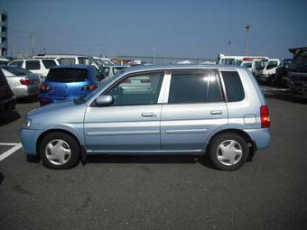 2002 Mazda Demio Photos