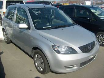 2002 Mazda Demio Photos