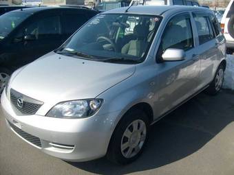 2002 Mazda Demio Photos