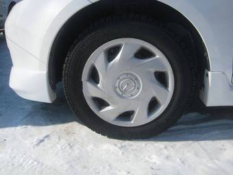 2002 Mazda Demio Pictures