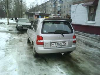 2002 Mazda Demio Photos
