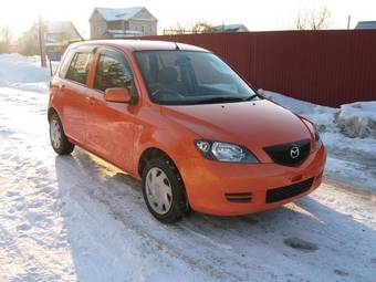 2002 Mazda Demio Pictures