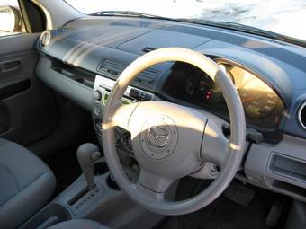 2002 Mazda Demio Photos