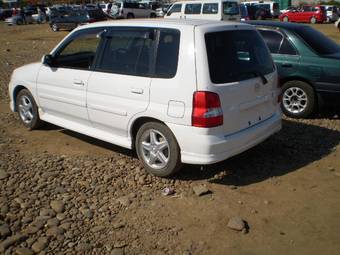 2002 Mazda Demio Photos