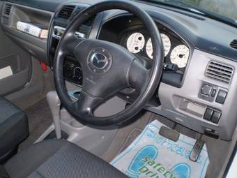 2002 Mazda Demio Photos